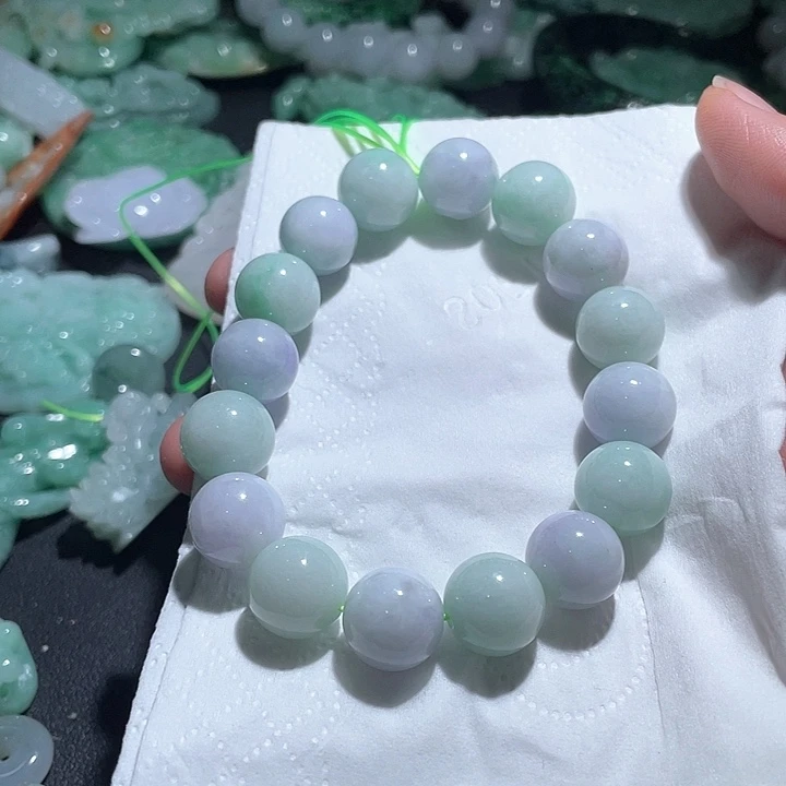 颈饰未镶嵌翡翠，天