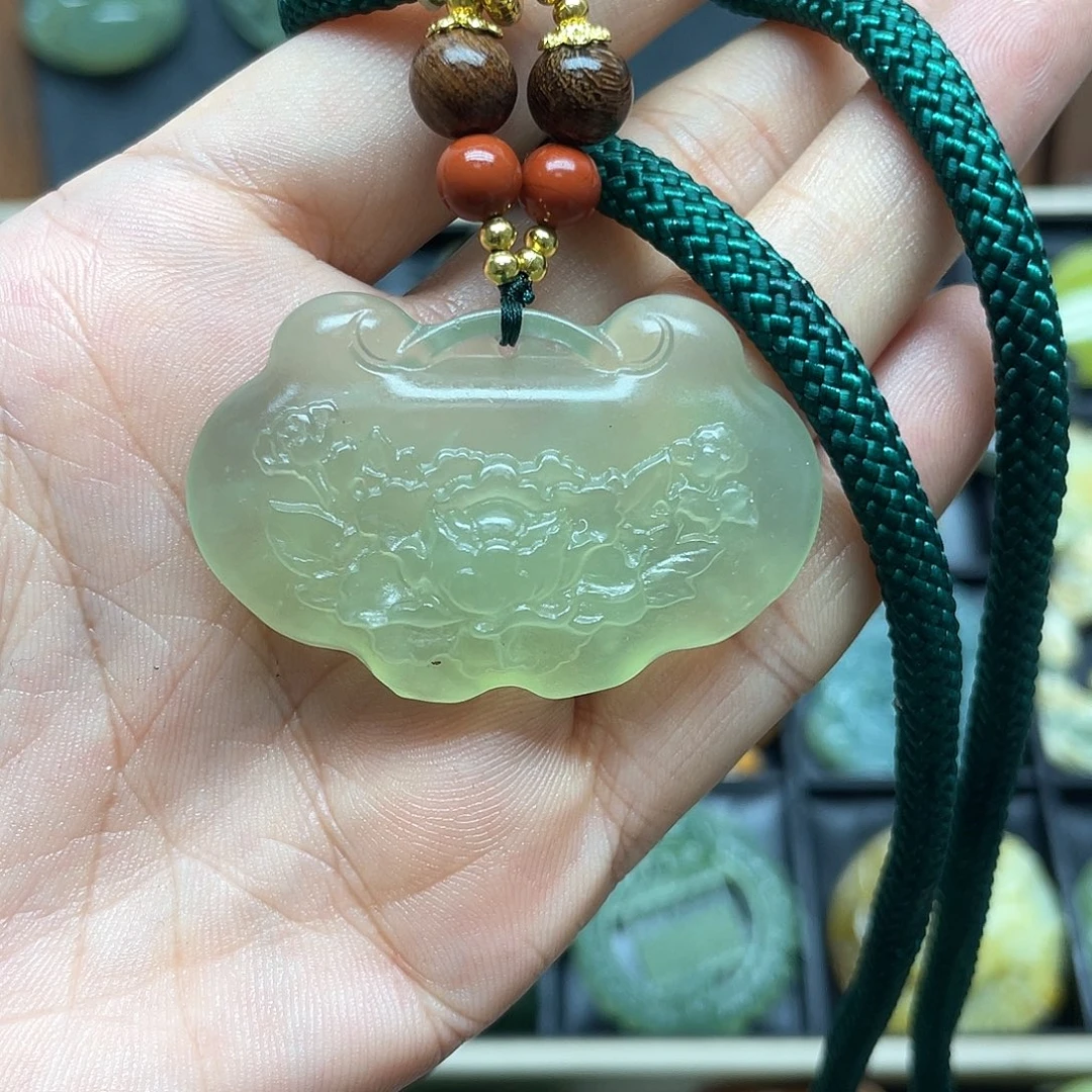 未镶嵌蛇纹石玉颈饰