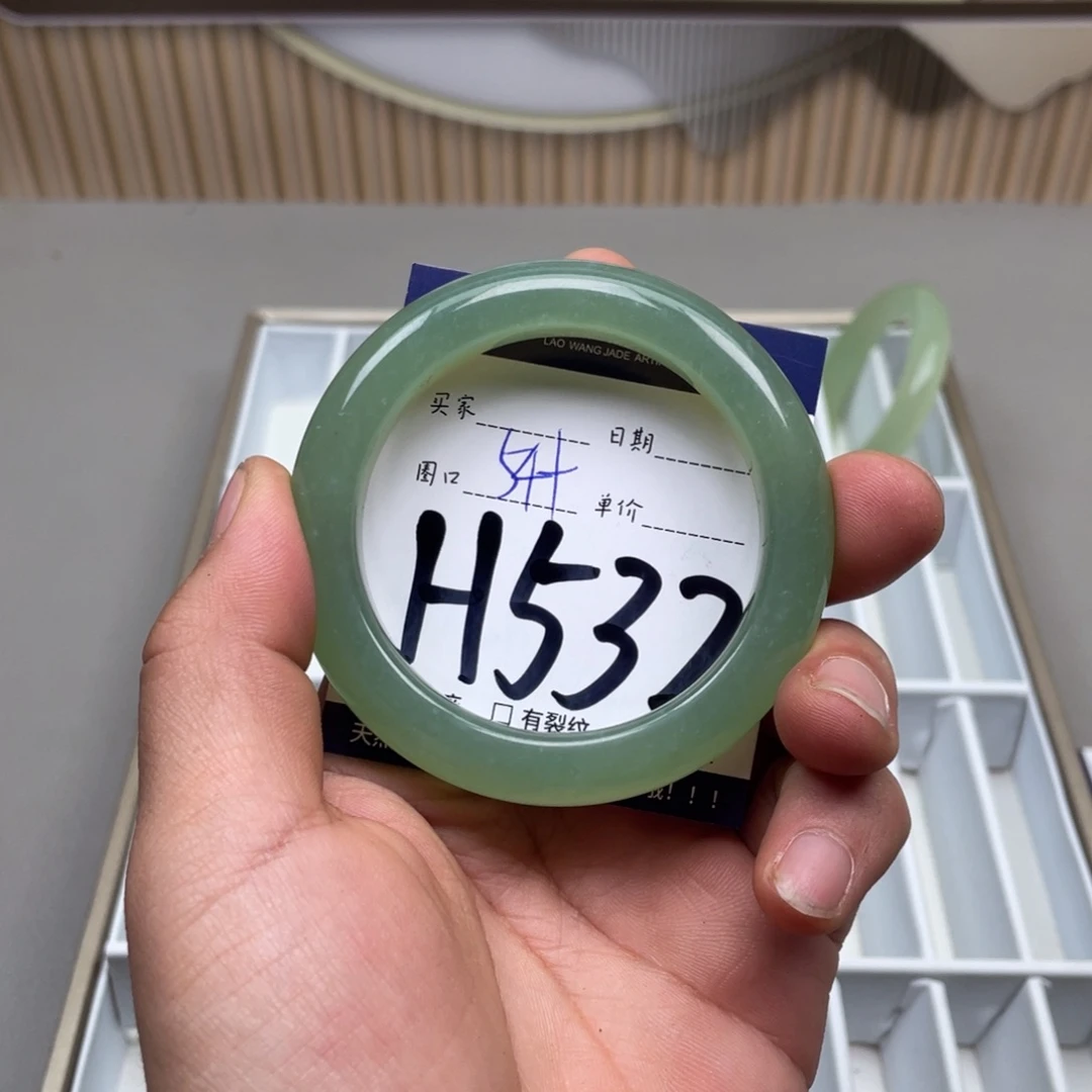 岫玉手镯手镯未镶嵌