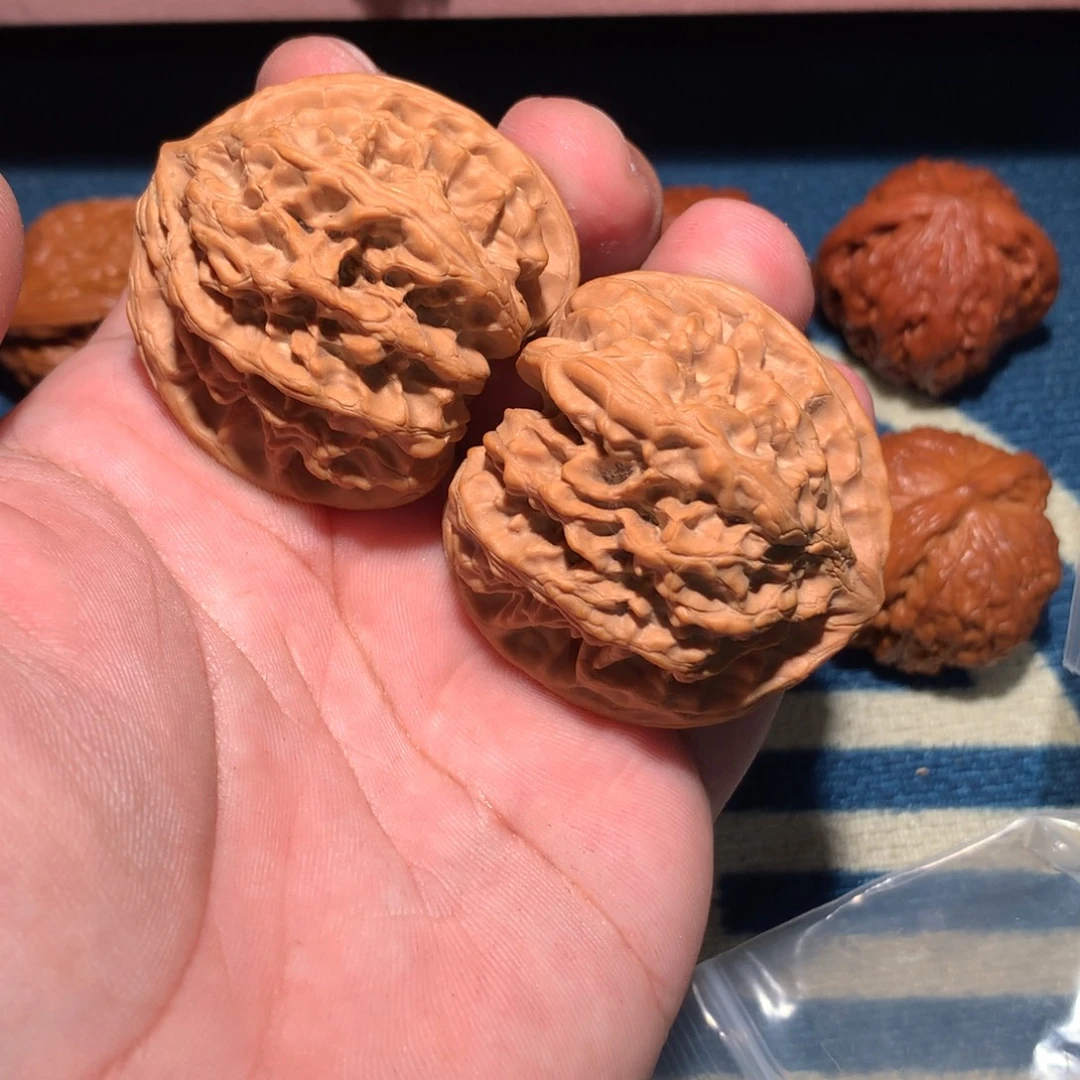 望***语文玩核桃吊坠野牛