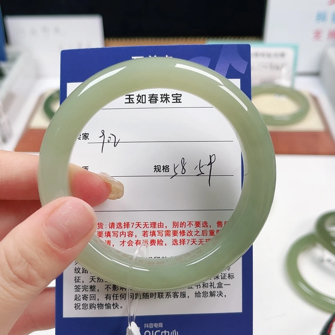 家***爱未镶嵌手镯和田玉