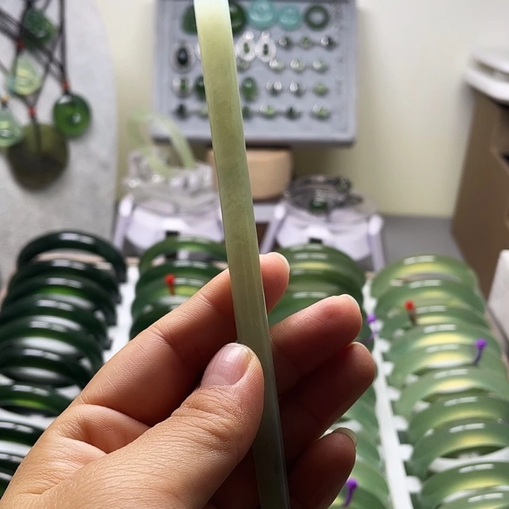 蛇纹石玉未镶嵌手镯