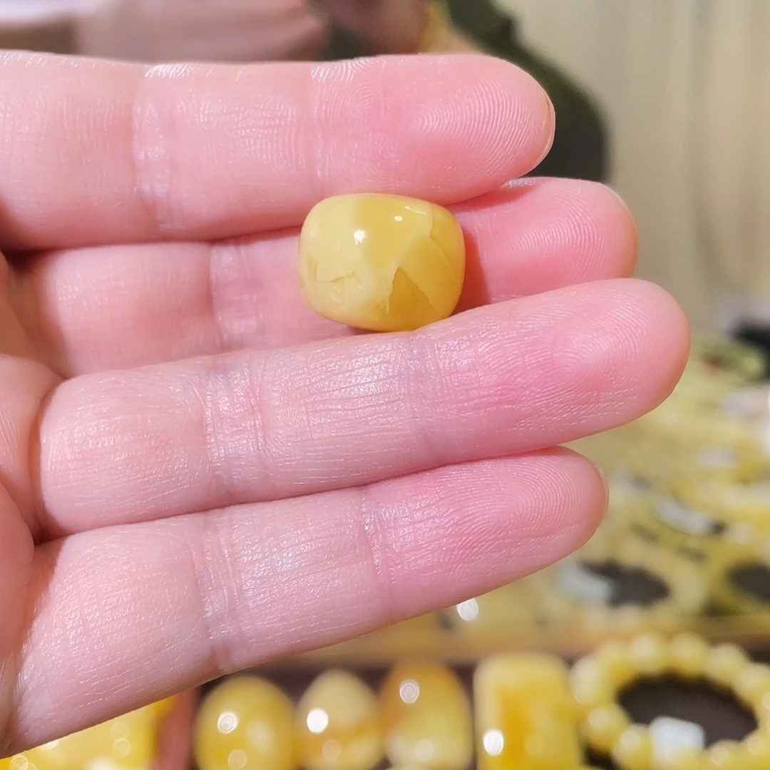 清***风琥珀未镶嵌颈饰2.3g