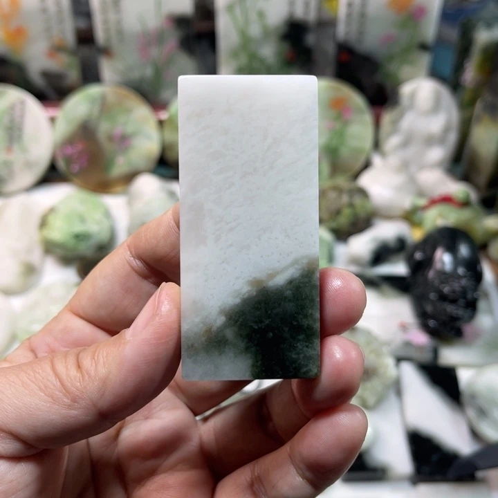 独山玉未镶嵌颈饰