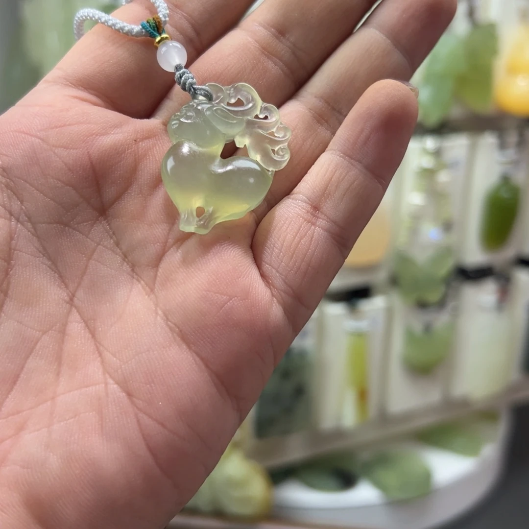 蛇纹石玉未镶嵌颈饰