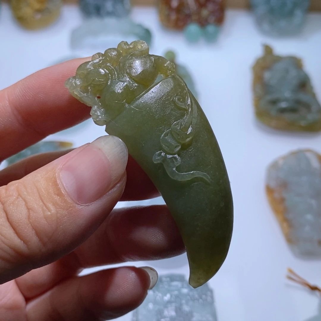 未镶嵌定制翡翠龙牙