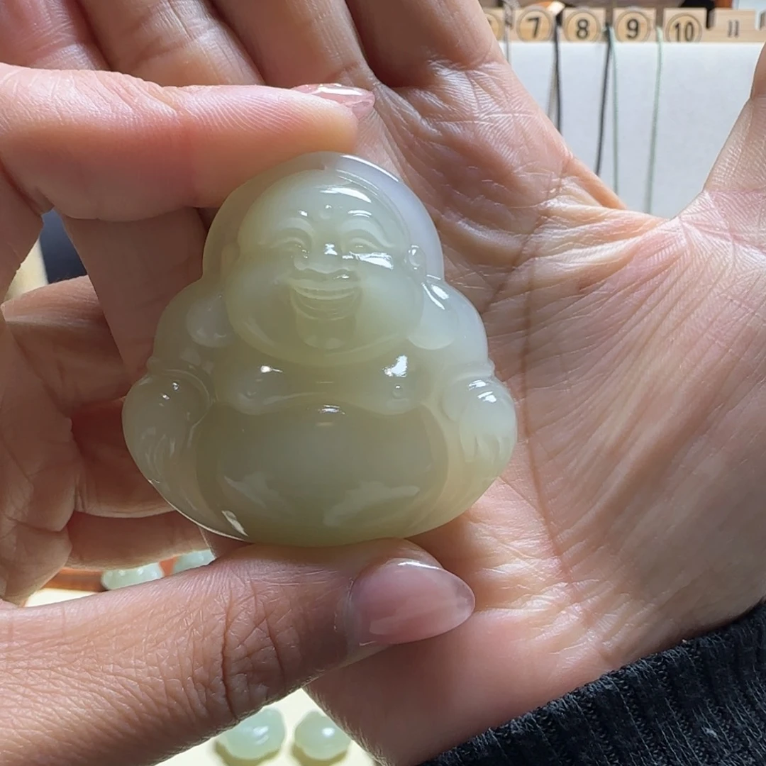 和田玉颈饰未镶嵌想***?