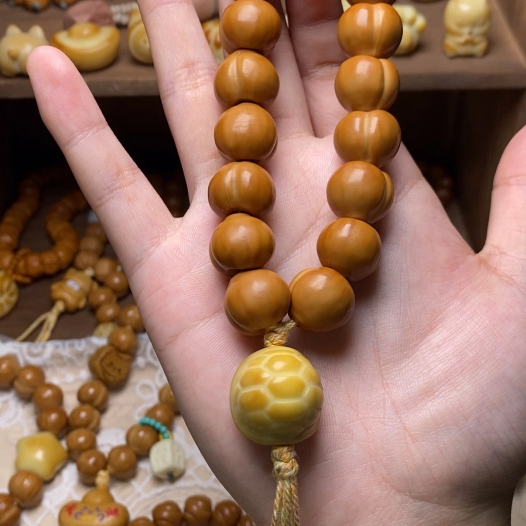 猴头核桃把件屁桃