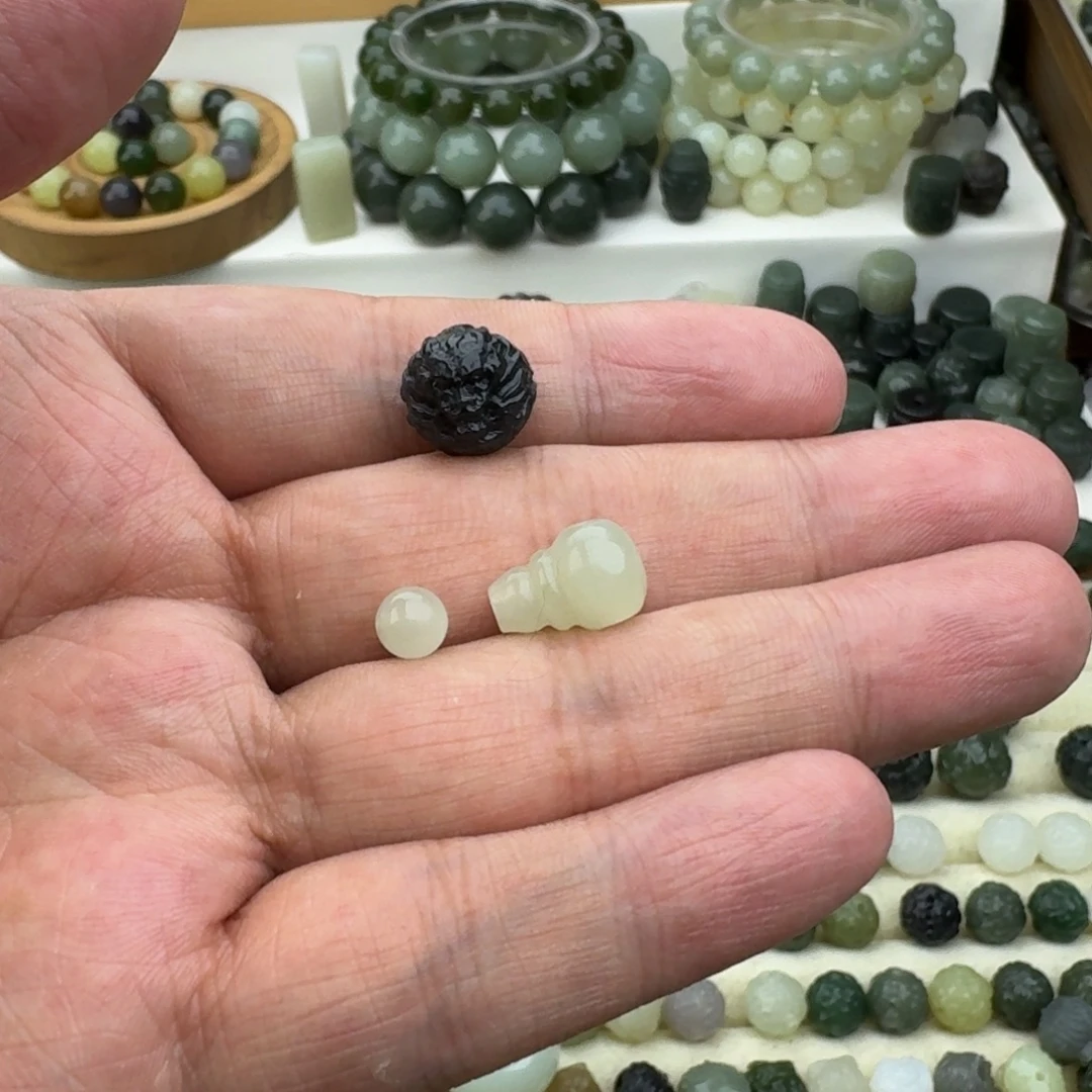 上***人和田玉未镶嵌珠宝半成品和田玉墨玉龙珠三通一套