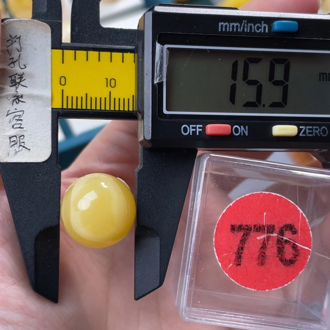 蜜蜡未镶嵌珠宝奇石