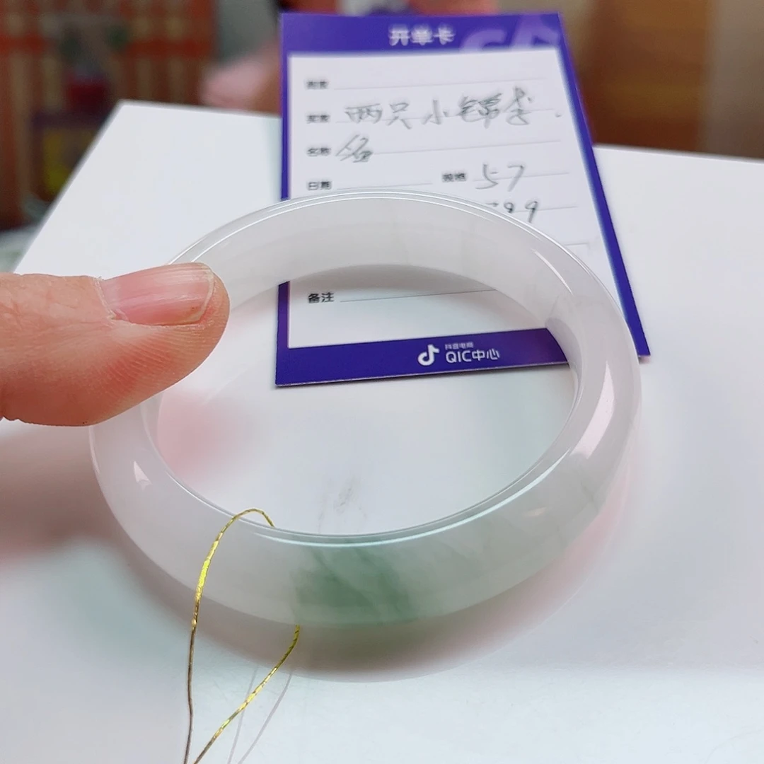 石英质玉手镯未镶嵌两***李