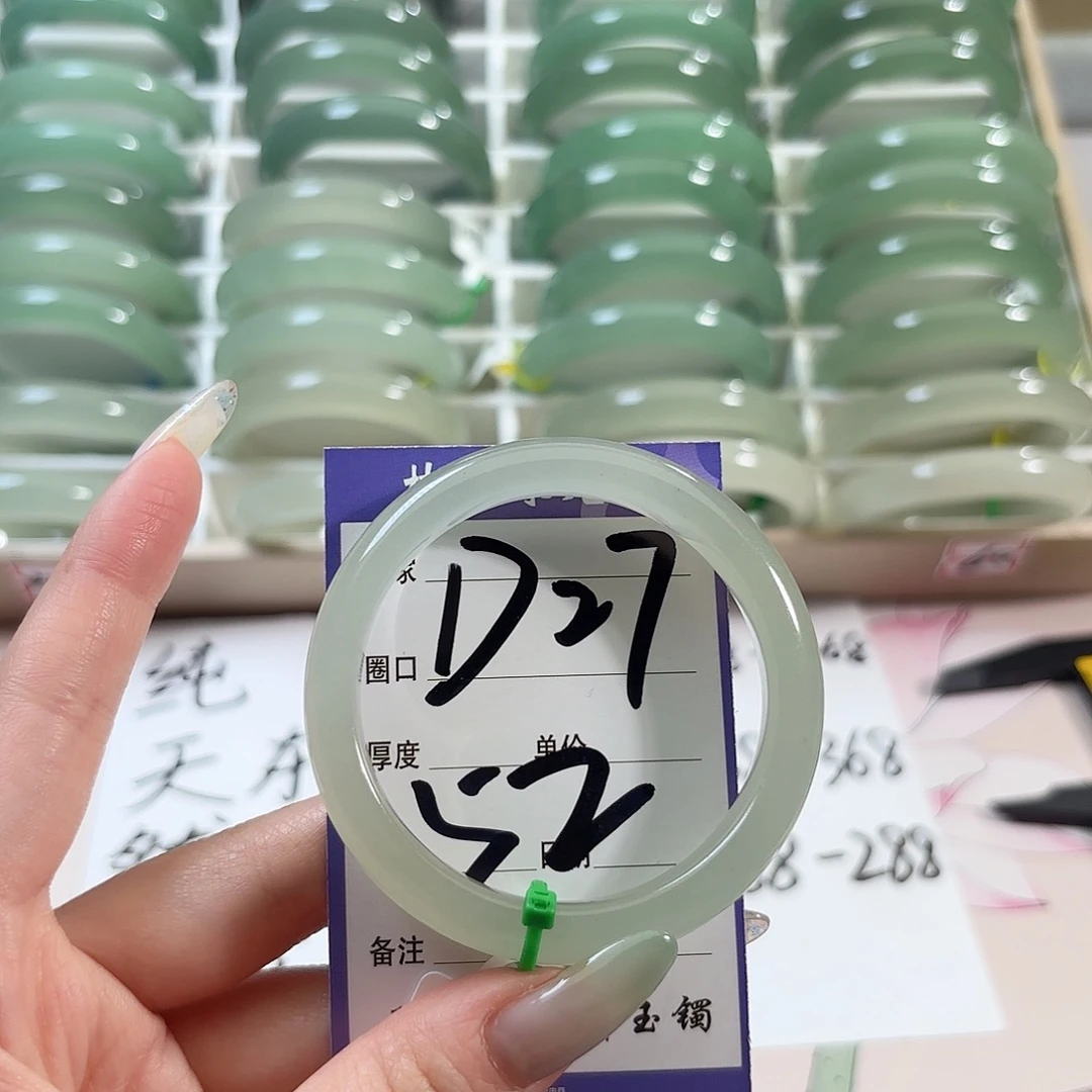 未镶嵌手镯石英质玉