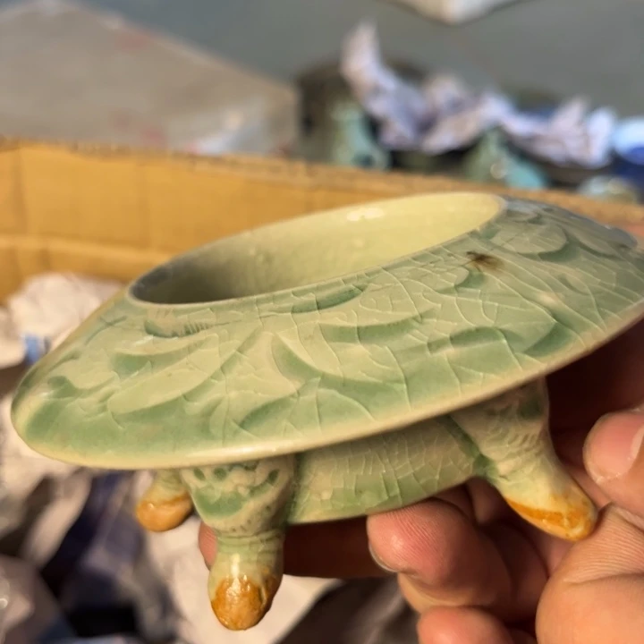 杯青瓷五足行炉原矿