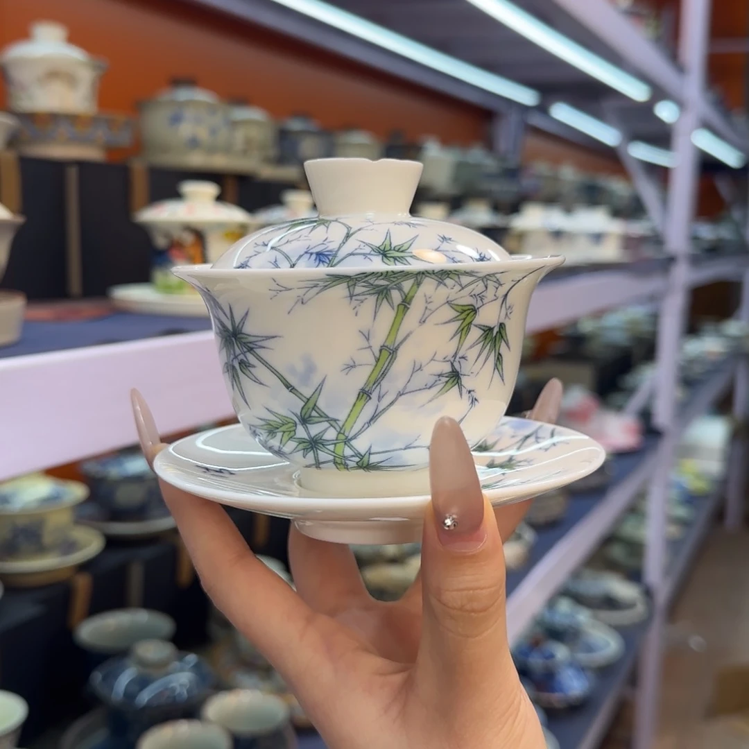我在外面吃饭呢你在哪