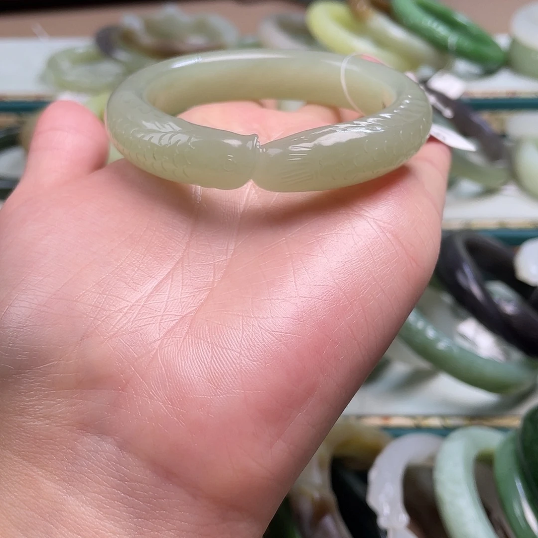 默***.和田玉未镶嵌手镯53.3