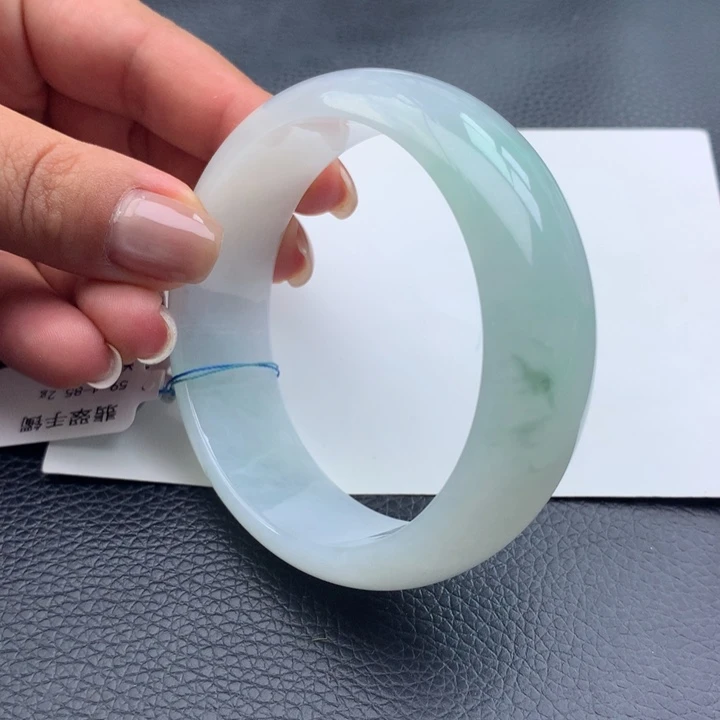 翡翠手镯未镶嵌天然翡翠手镯