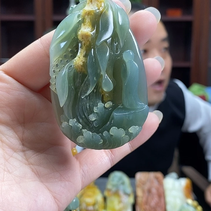 蛇纹石玉未镶嵌颈饰