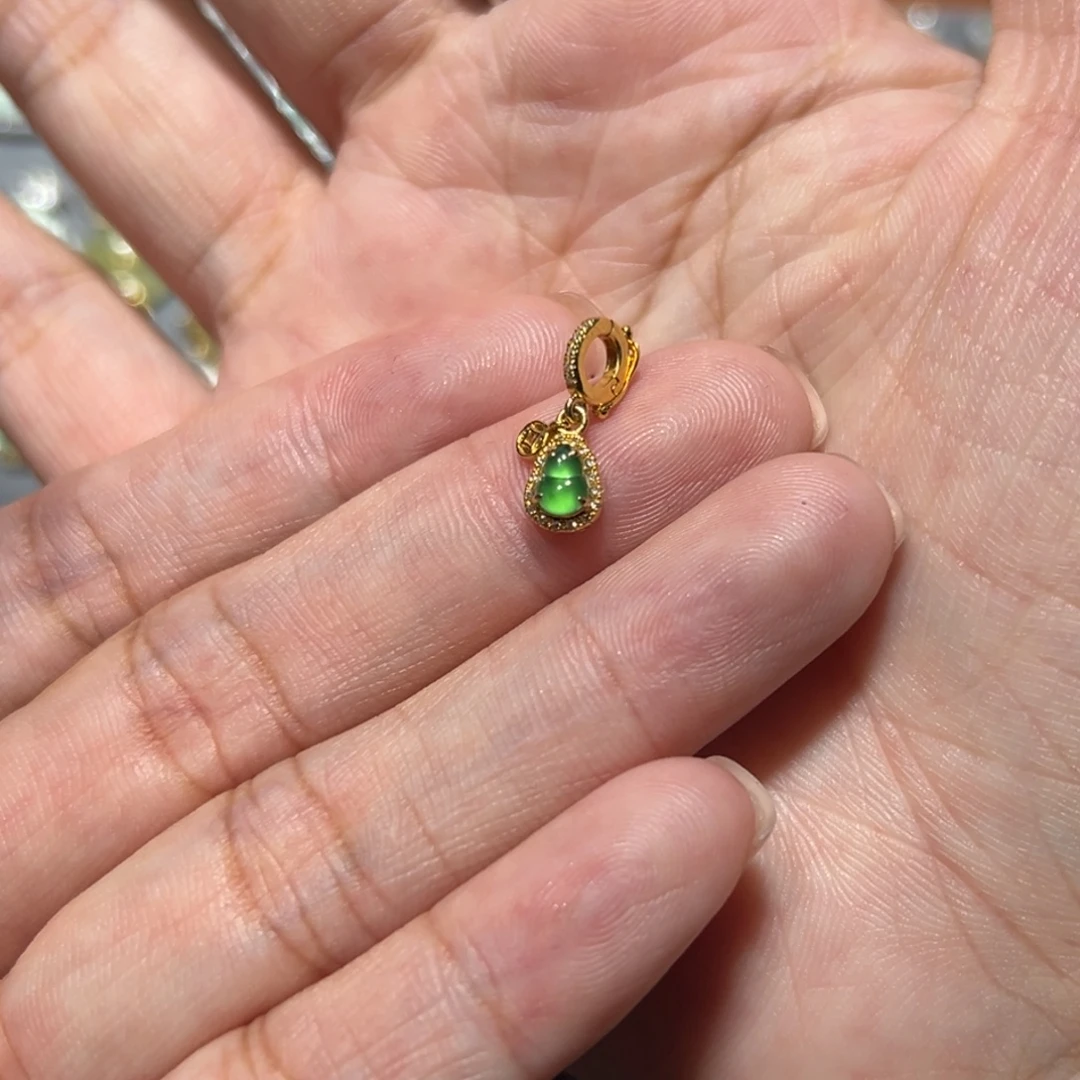 尤***里翡翠18K金镶嵌颈饰