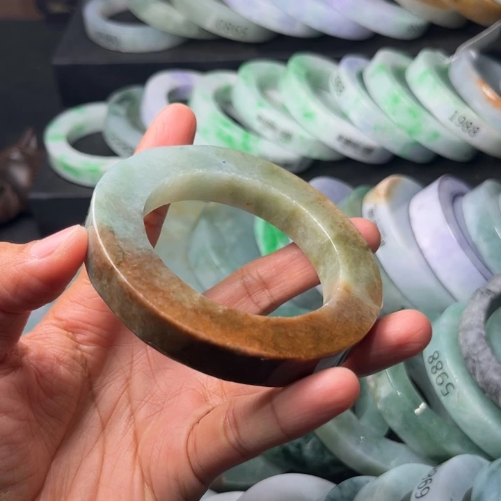 定制翡翠未镶嵌手镯
