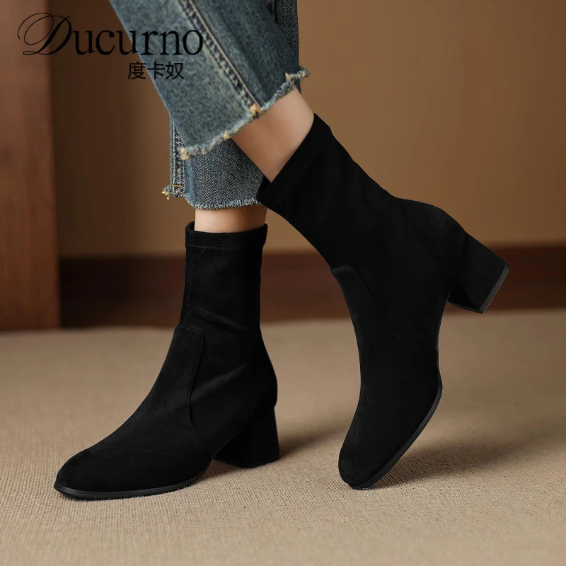 度卡奴简约气质通勤OL显瘦增高百搭中粗跟磨砂绒面短靴子女瘦瘦靴