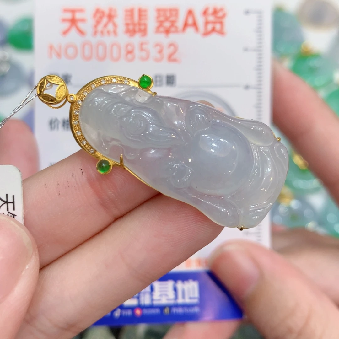 翡翠18K金镶嵌颈饰财神