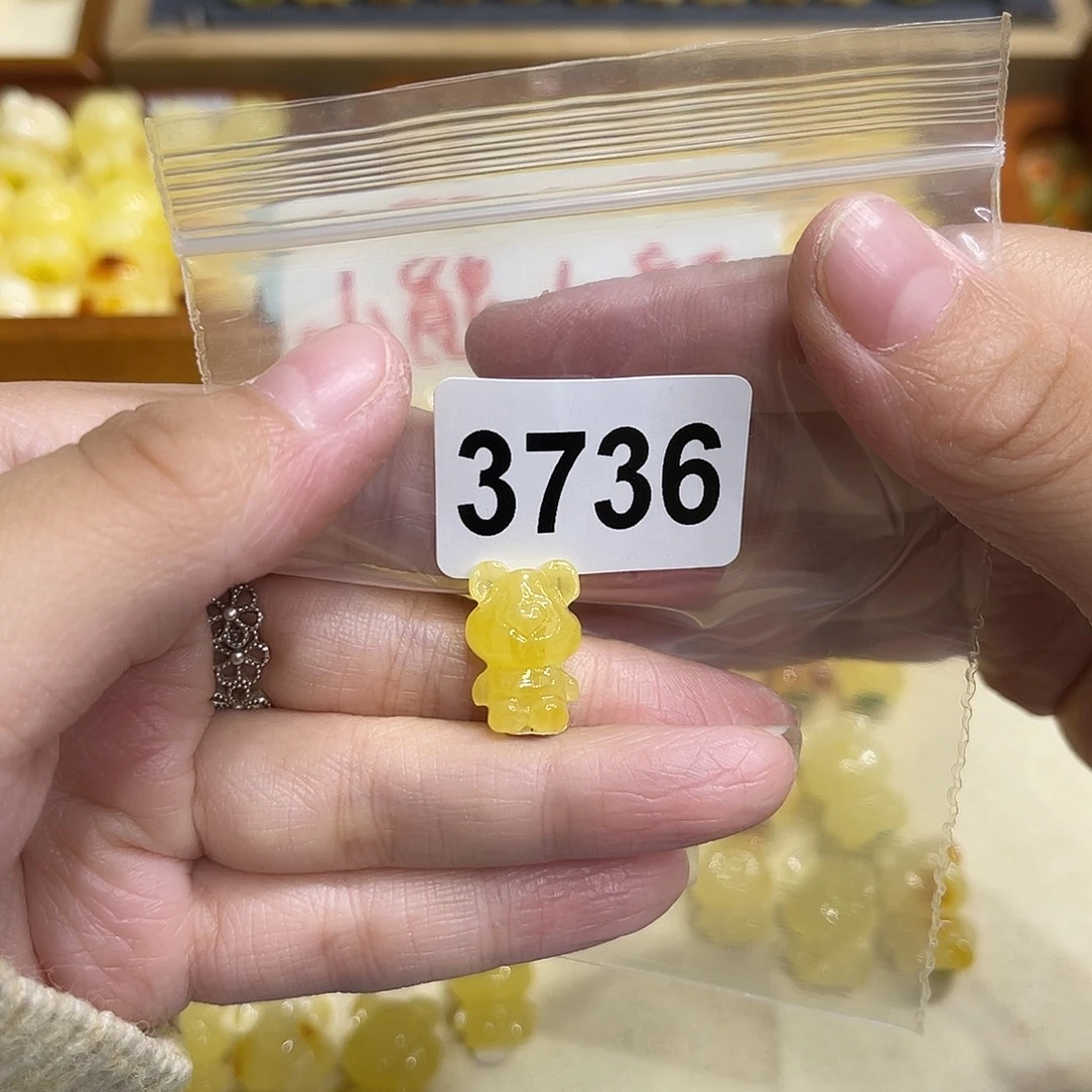 琥珀未镶嵌颈饰蜜蜡