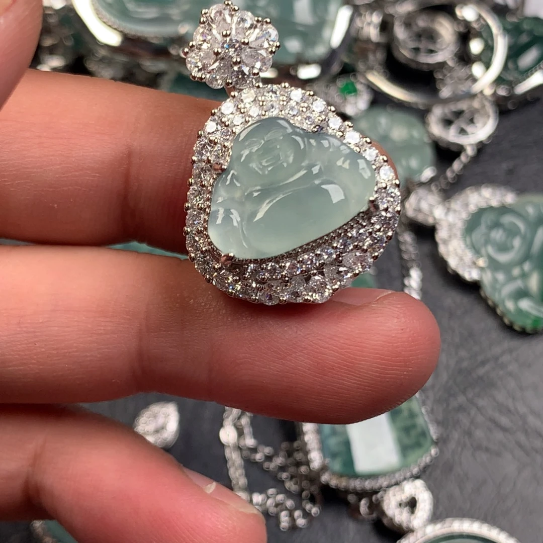 翡翠未镶嵌颈饰佛公