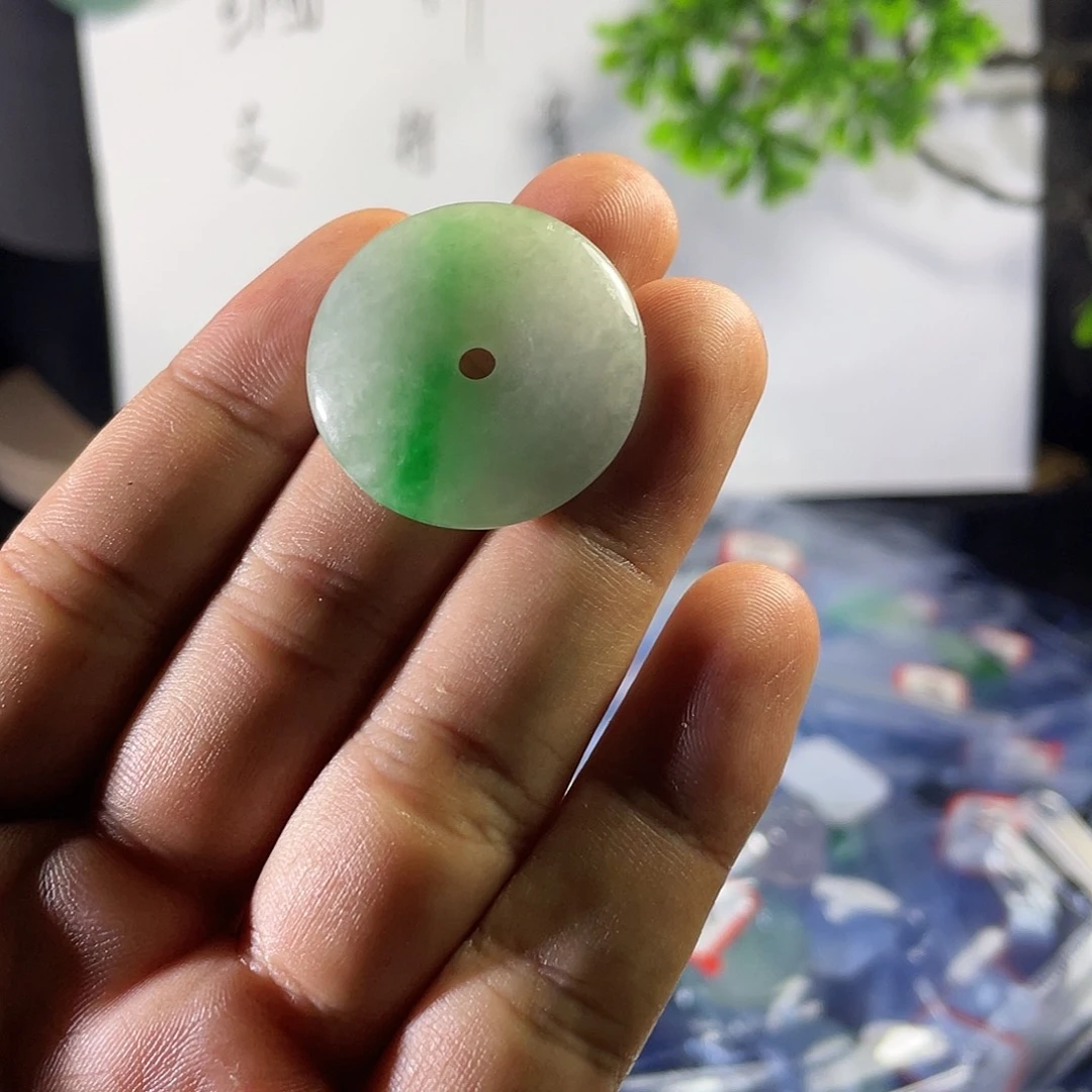 天然辰砂翡翠平安扣