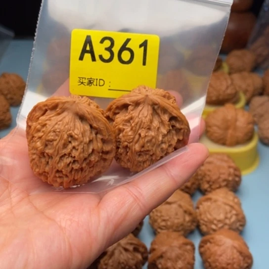 我***看文玩核桃吊坠南将石 38