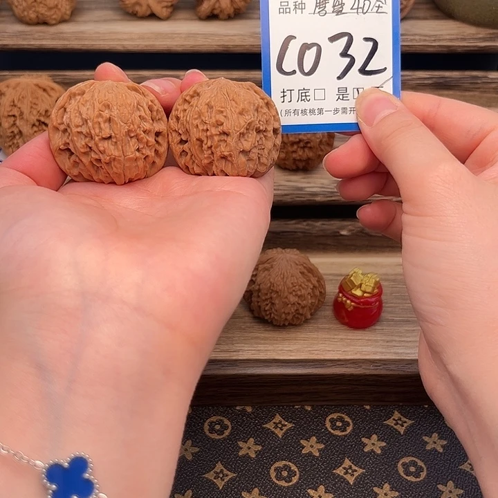 哈***拉文玩核桃吊坠磨盘40全