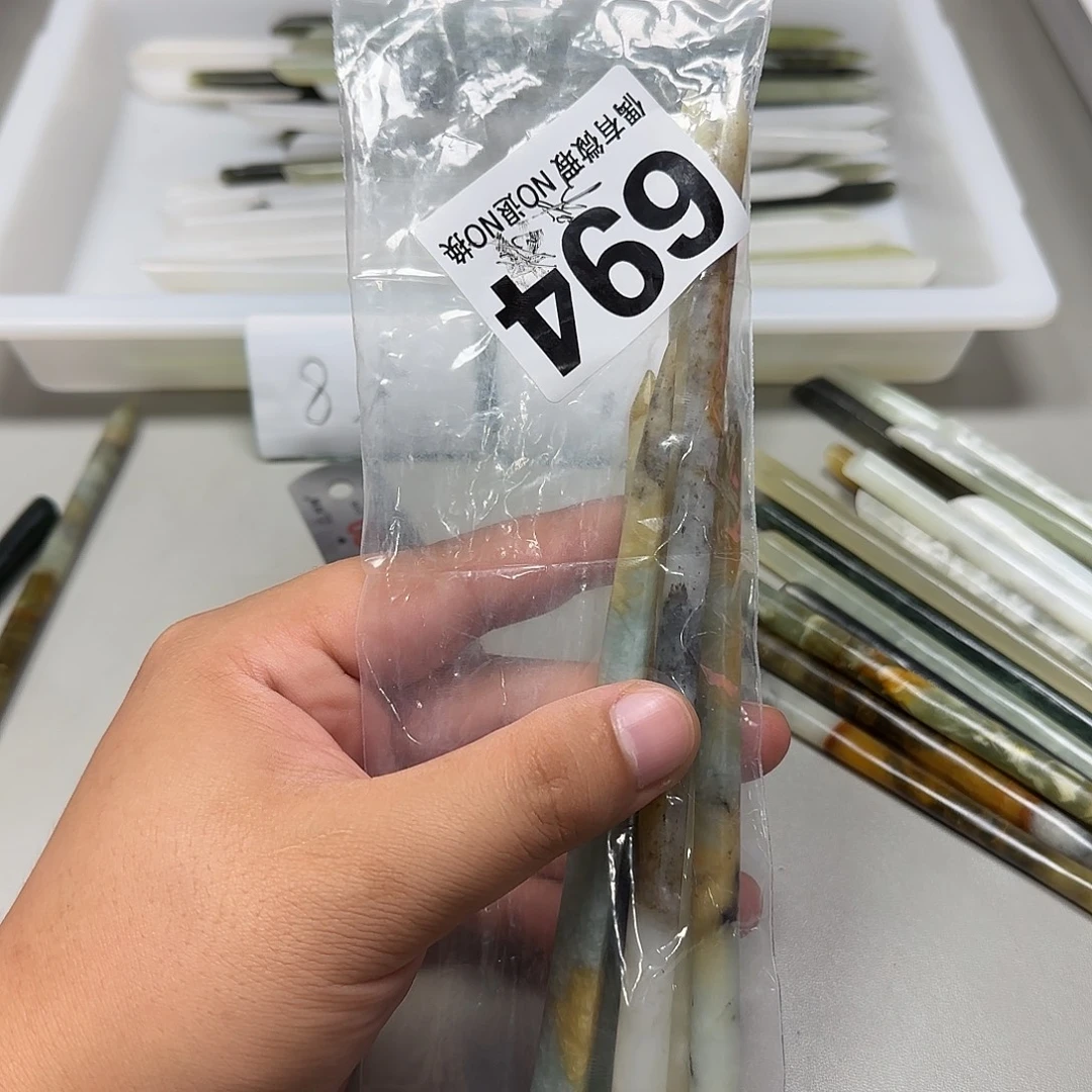 猪***卢未镶嵌蛇纹石玉发饰