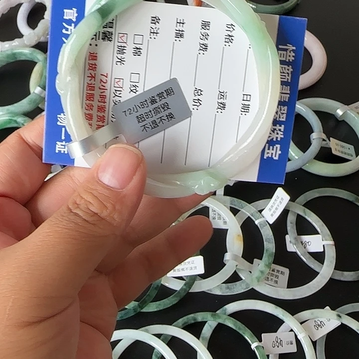翡翠未镶嵌颈饰翡翠藤蔓雕刻手镯