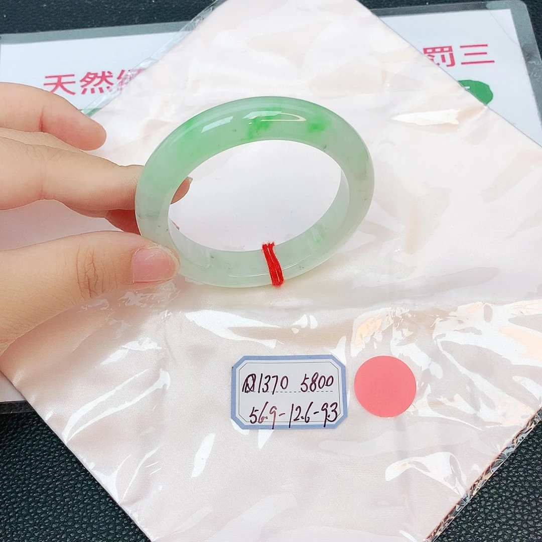 翡翠手镯未镶嵌缅甸翡翠