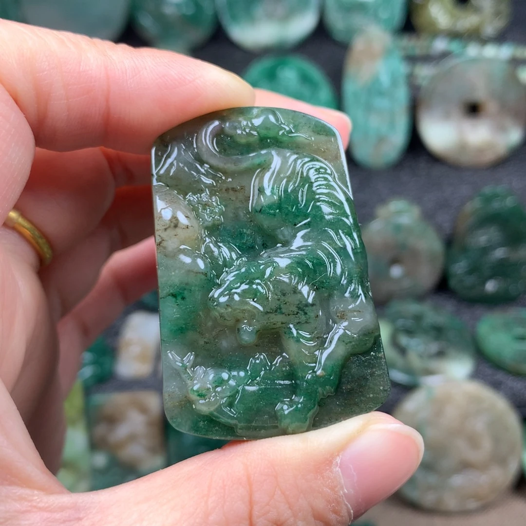 玖***熙独山玉未镶嵌颈饰