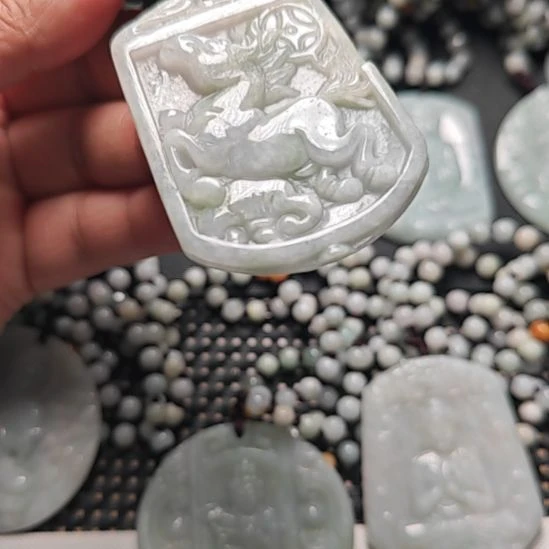 翡翠未镶嵌颈饰天然翡翠吊坠