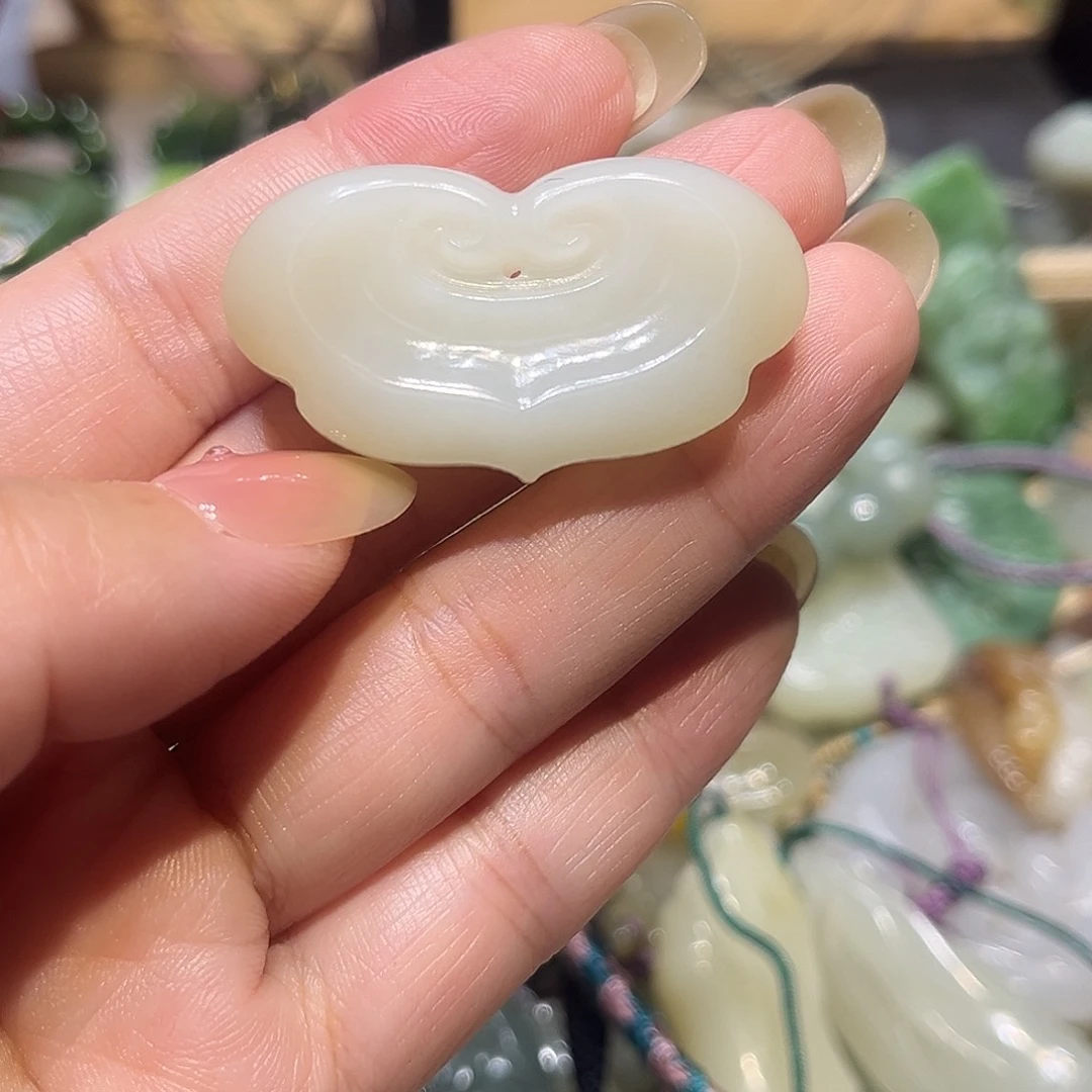 我***豆和田玉未镶嵌颈饰