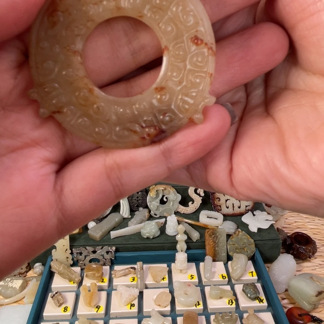 昭***司和田玉未镶嵌颈饰