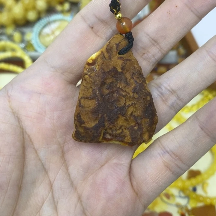 蜜蜡未镶嵌裸石吊坠