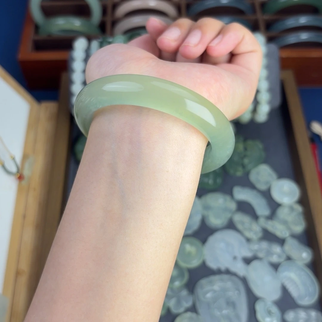 岫玉未镶嵌手镯58口径