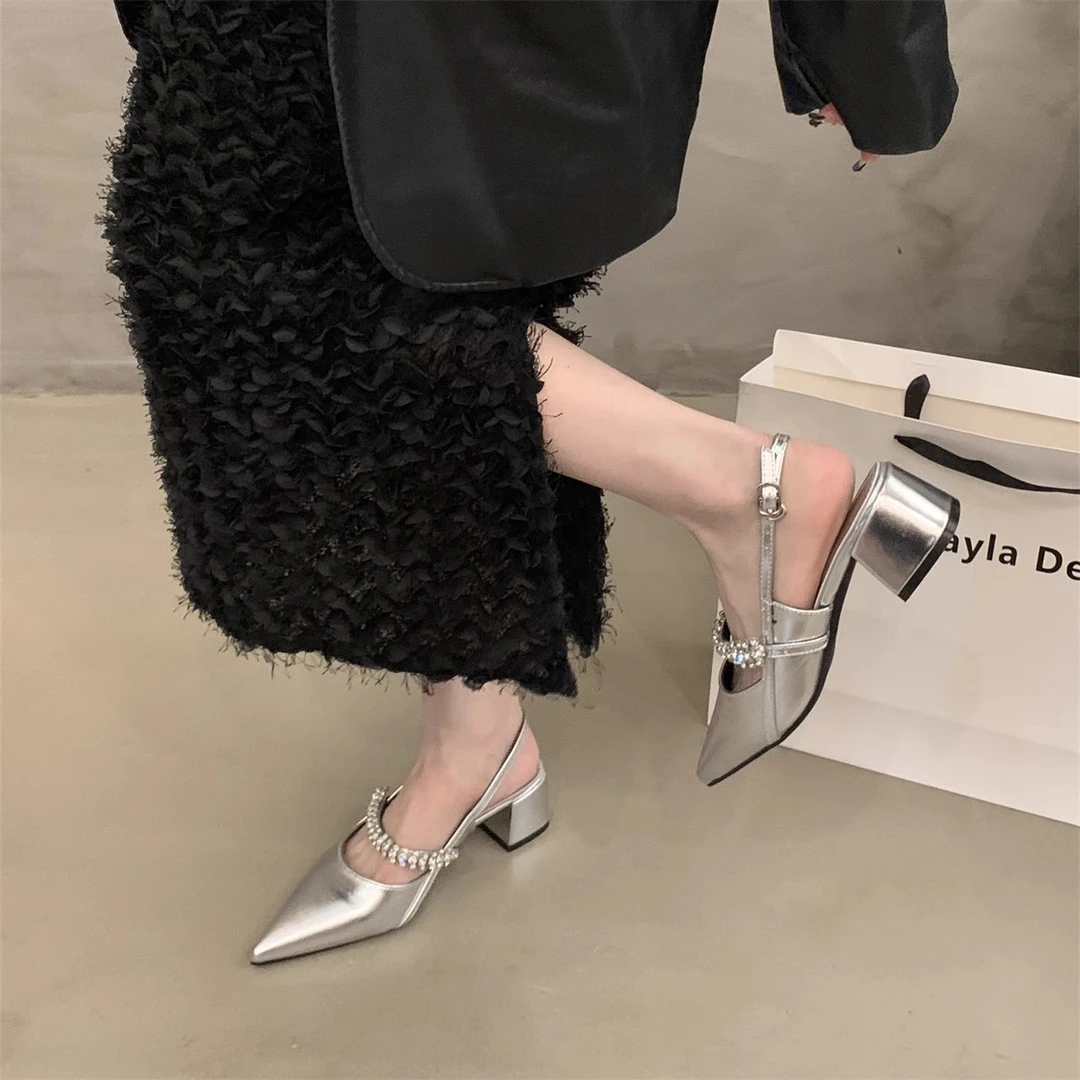 超火~高跟银色包头凉鞋女鞋2025年夏季新款一字带水钻尖头浅口中