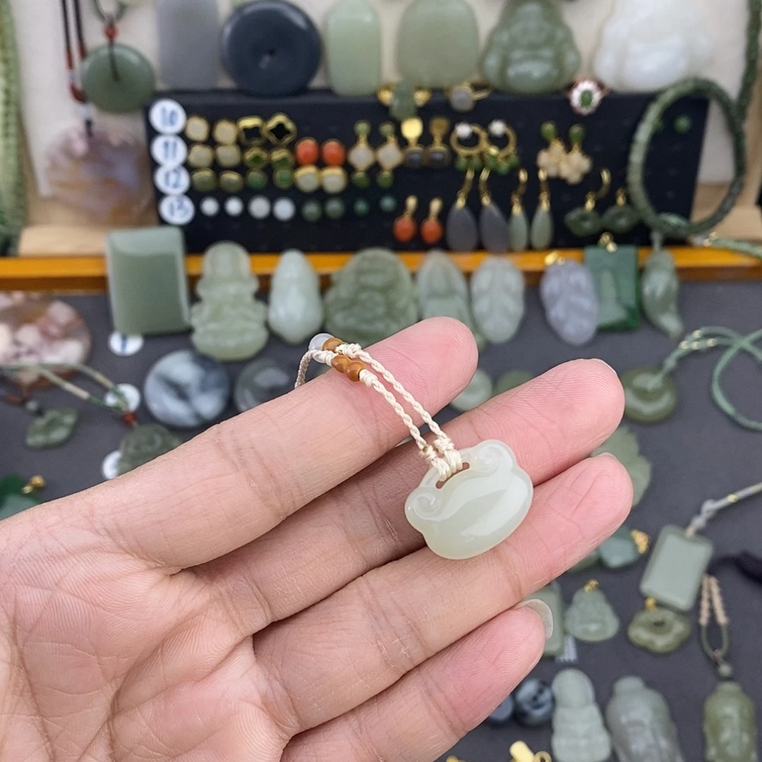 和田玉未镶嵌吊坠(不含链)