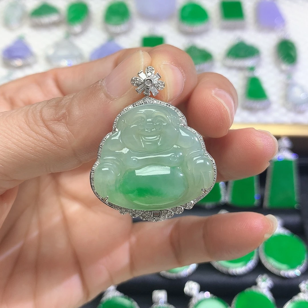 颈饰18K金镶嵌翡翠吊坠