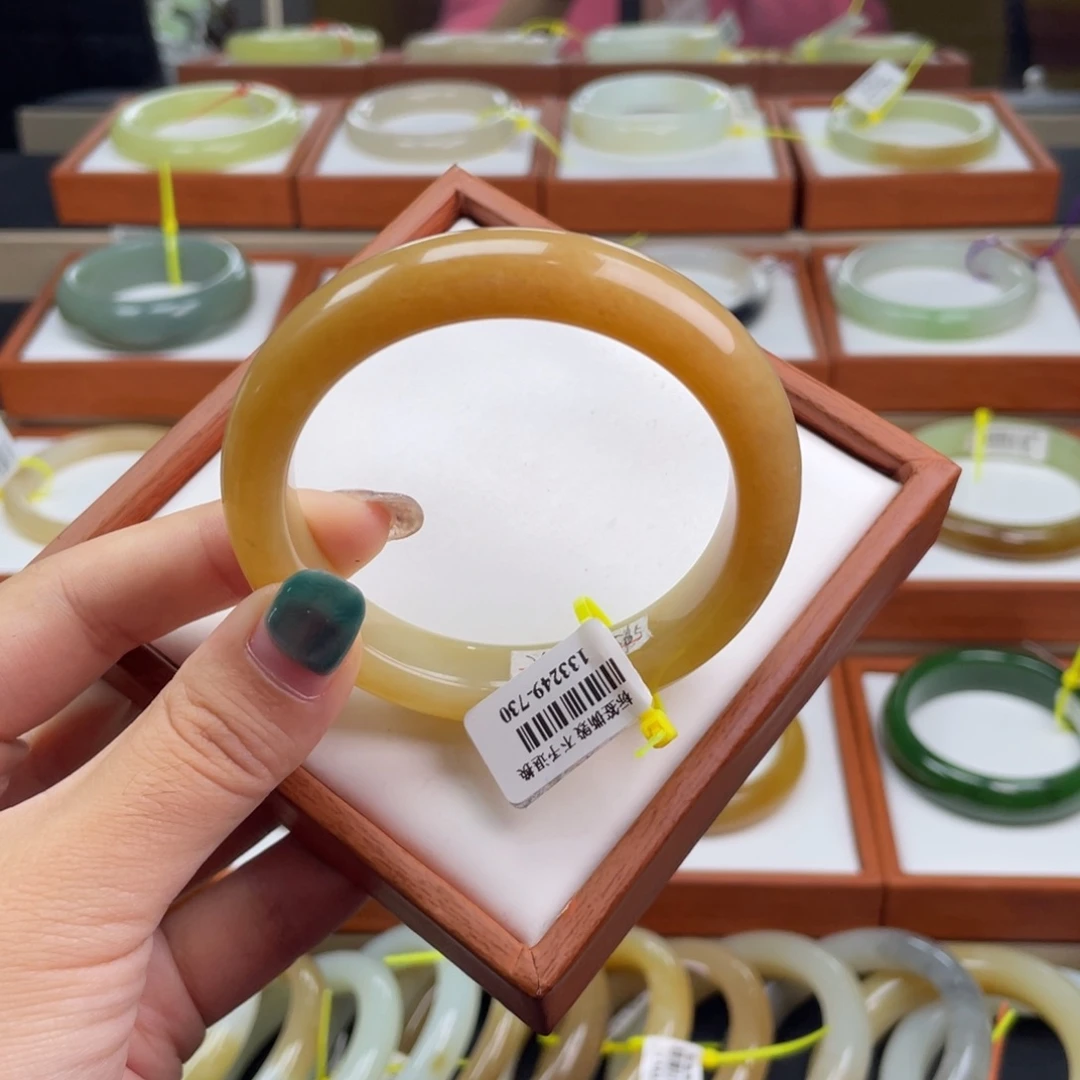 【闪购商品】未镶嵌手镯和田玉57