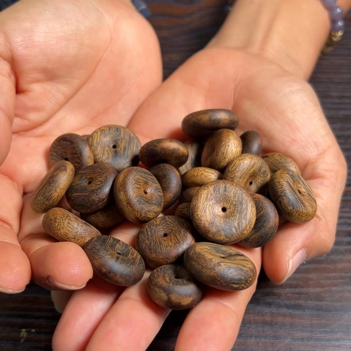 沉香沉香香囊乌身平安扣多样性发到一串