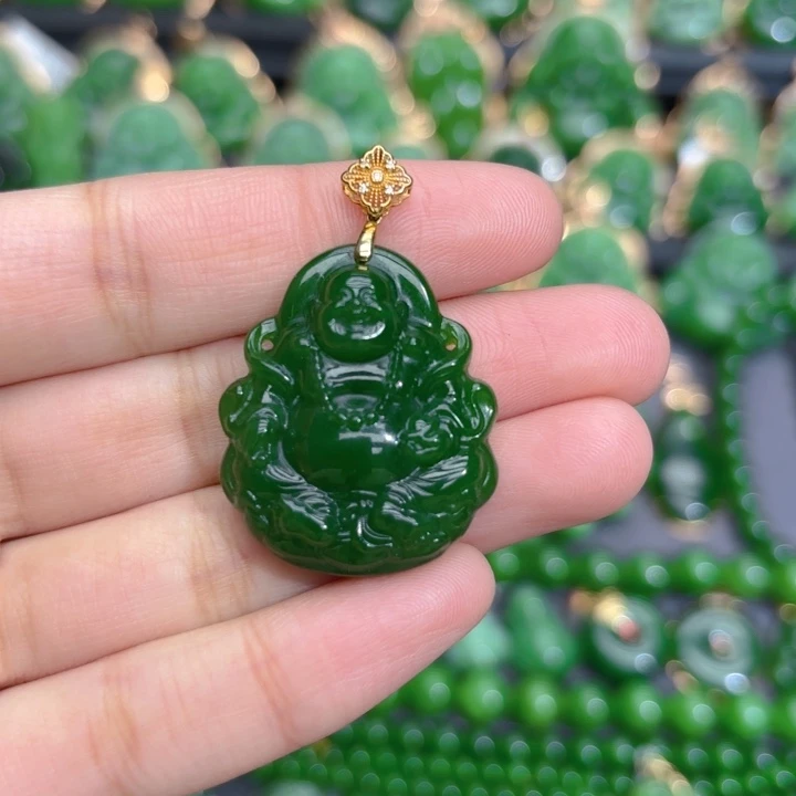 颈饰18K金镶嵌和田玉（碧玉）