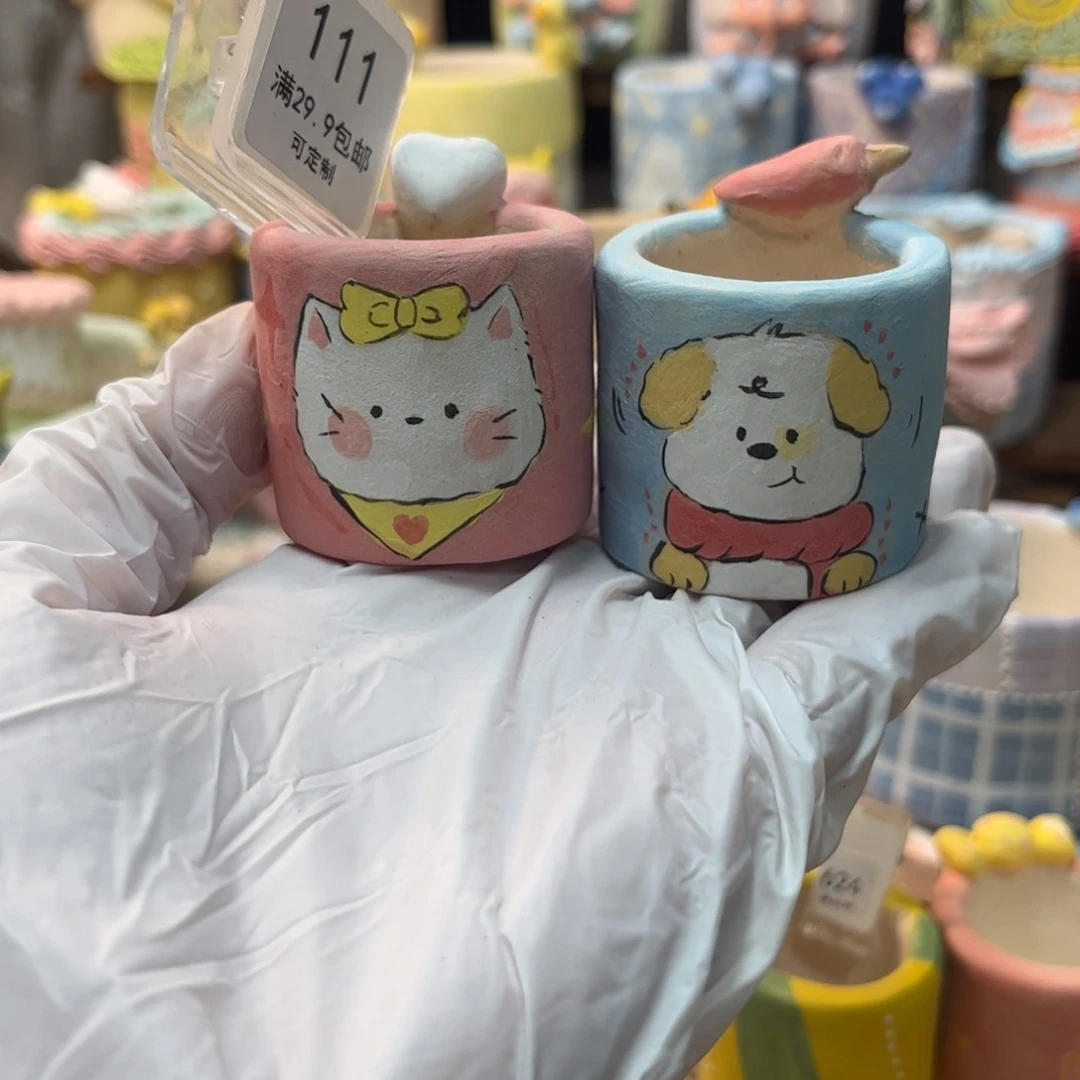 111两个拇指盆花盆手绘