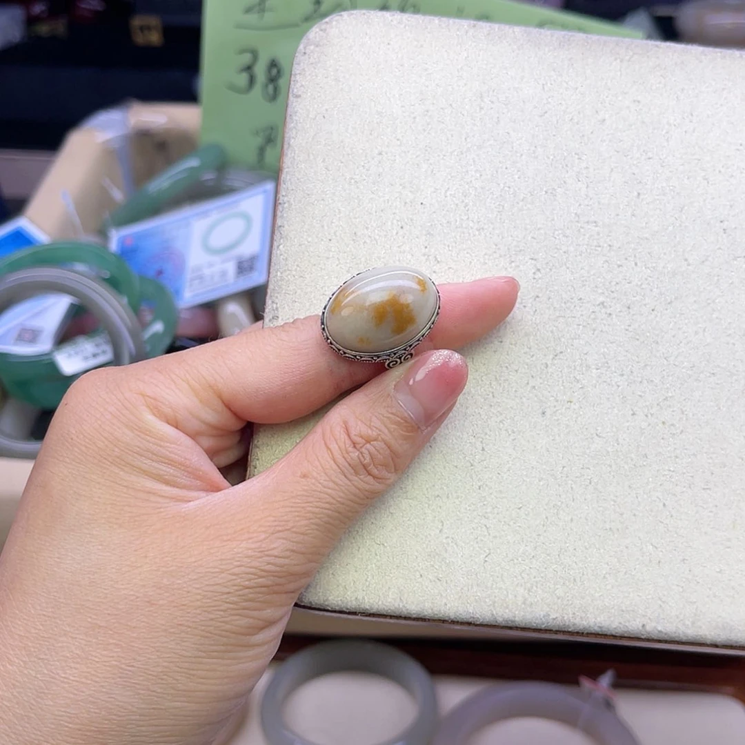 【闪购商品】石英质玉手镯未镶嵌