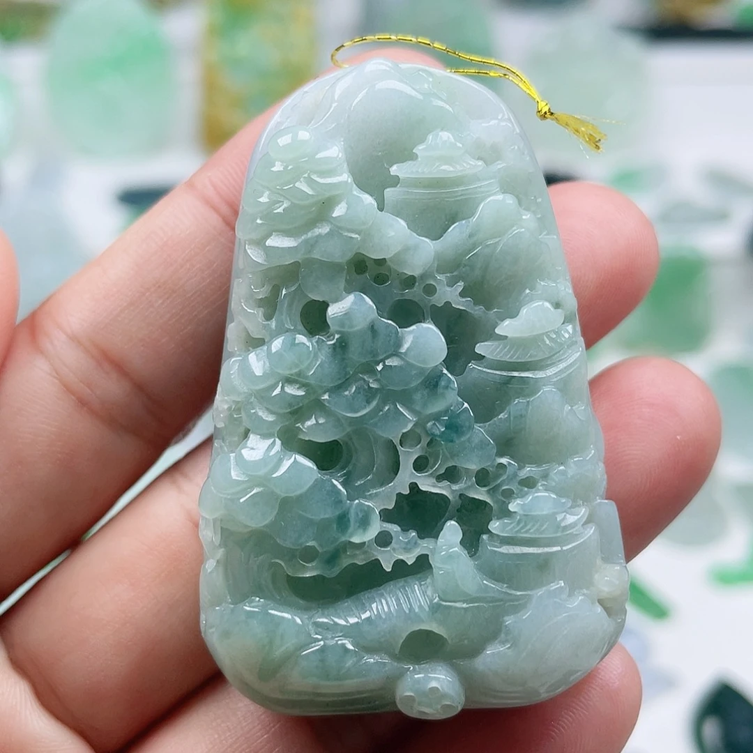 翡翠颈饰未镶嵌山水