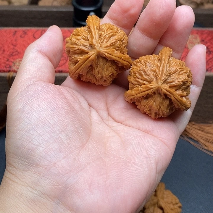 喜***猪把件文玩核桃白奔