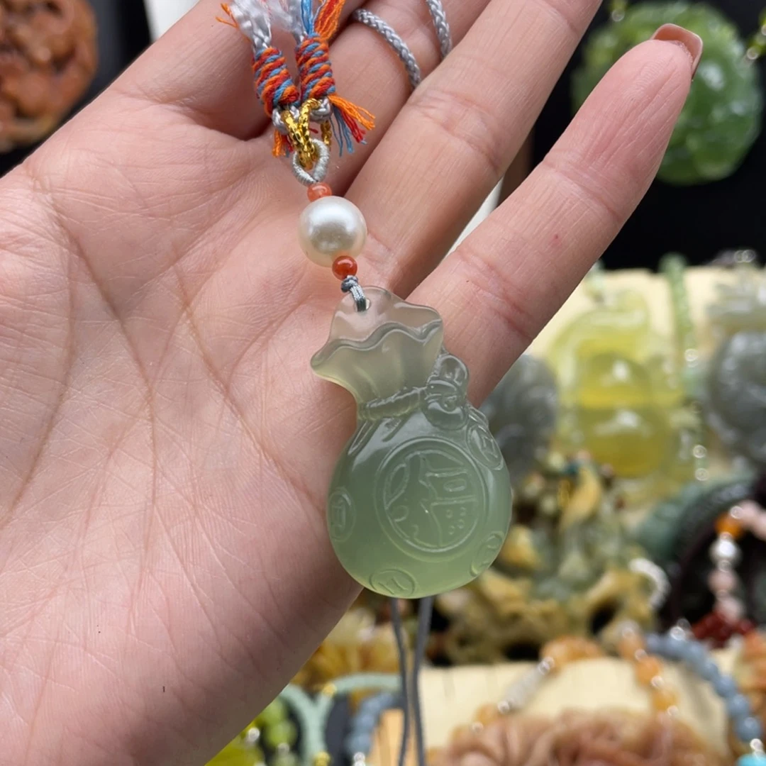 未镶嵌蛇纹石玉颈饰